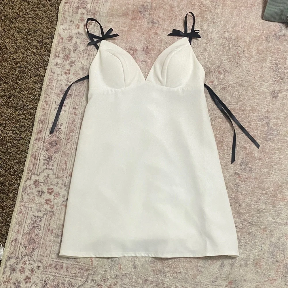 Elegant White Slip Dress with black bows from city studio - Picture 1 of 3